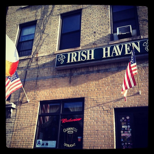 รูปภาพถ่ายที่ Irish Haven โดย Nick B. เมื่อ 11/20/2011