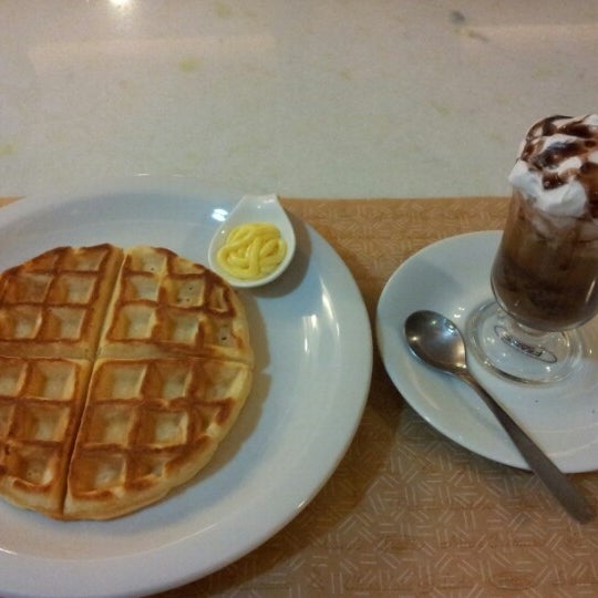 รูปภาพถ่ายที่ Fran&#39;s Café โดย Talia d. เมื่อ 7/23/2012