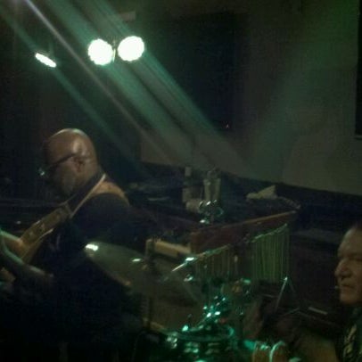 Foto tirada no(a) The Fox Jazz Cafe por Randy C. em 3/14/2012
