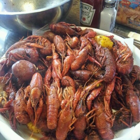 4/15/2012 tarihinde Steve R.ziyaretçi tarafından Orleans Seafood Kitchen'de çekilen fotoğraf