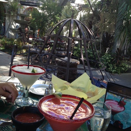 9/1/2012 tarihinde Jeanziyaretçi tarafından Las Campanas Mexican Cuisine &amp; Tequila Bar'de çekilen fotoğraf