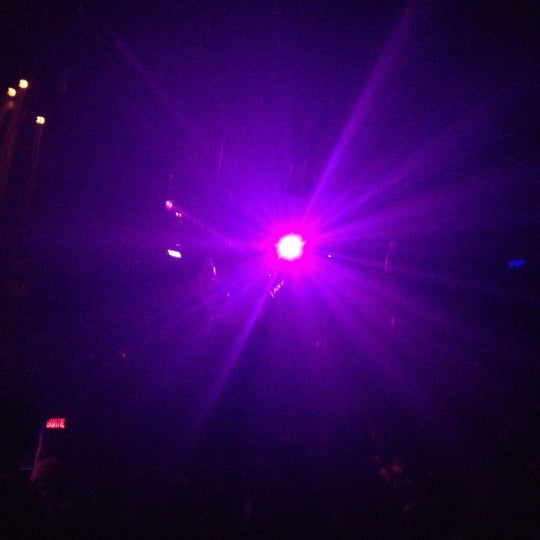 รูปภาพถ่ายที่ Stereo Nightclub โดย Karen I. เมื่อ 5/13/2012