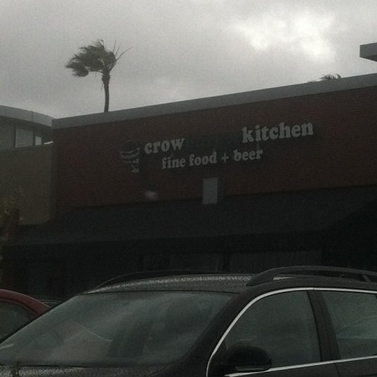 Foto scattata a Crow Burger Kitchen da Jordan D. il 4/13/2012