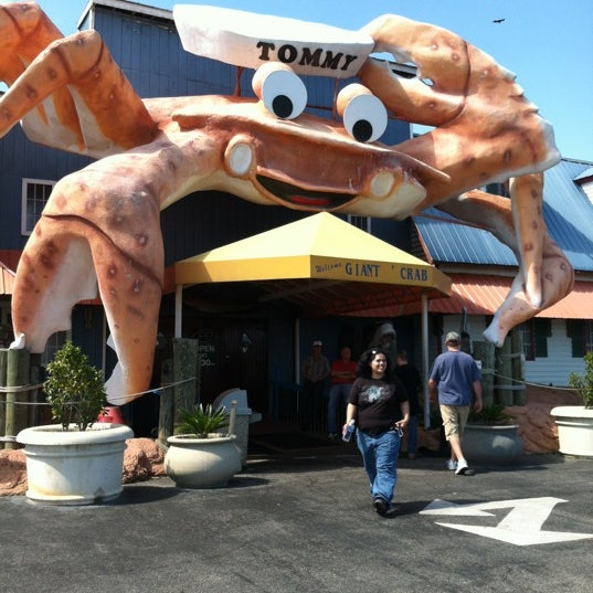 4/16/2012 tarihinde Nancy P.ziyaretçi tarafından Giant Crab Seafood Restaurant'de çekilen fotoğraf