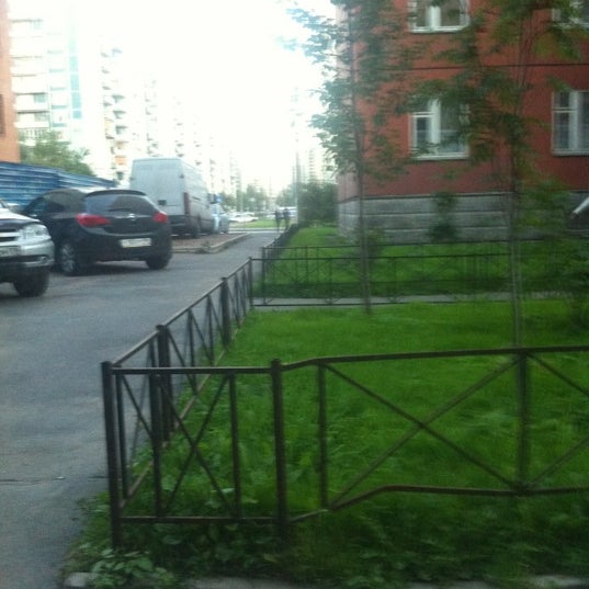 Энтузиастов 6 сосновоборск. Энтузиастов челябинск панорама во двор. Дворик энтузиастов. Талан квартал энтузиастов уфа двор. Энтузиастов 16 уфа двор.