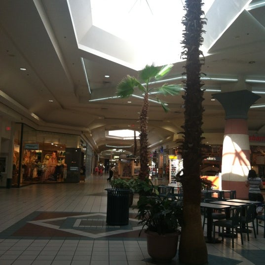 6/11/2012にAbdul U.がWestgate Mallで撮った写真