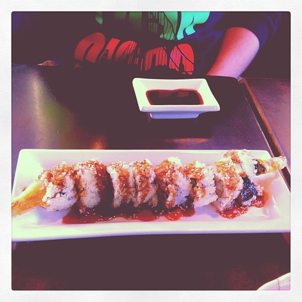 Foto tomada en Awesome Sushi  por Benjamin B. el 5/28/2012