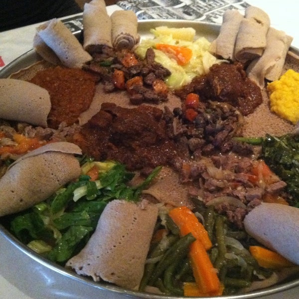 8/18/2012にRoss H.がMeskerem Ethopian Cuisineで撮った写真