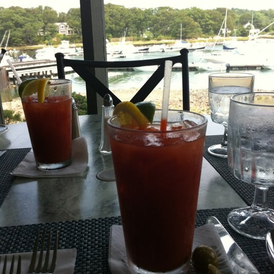 Foto tirada no(a) Dockside Restaurant on York Harbor por anna s. em 7/23/2012