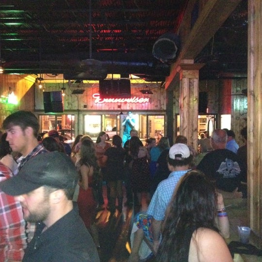 9/1/2012 tarihinde Vikram D.ziyaretçi tarafından WannaB&#39;s Karaoke Nashville'de çekilen fotoğraf