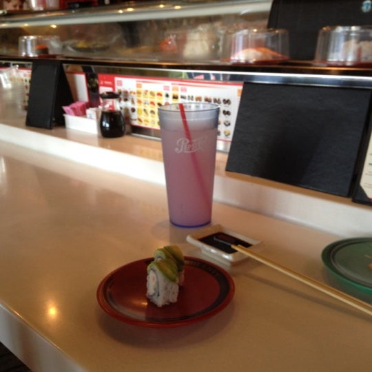 Foto diambil di Sushi Envy oleh Deni pada 7/27/2012