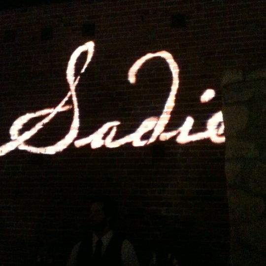 Foto tirada no(a) Sadie Kitchen and Lounge por Heather W. em 1/22/2012