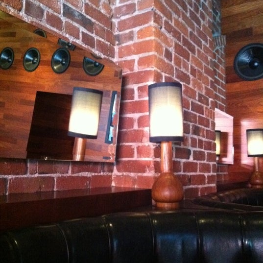 Photo prise au Hub Restaurant &amp; Lounge par Sanchia le8/16/2011