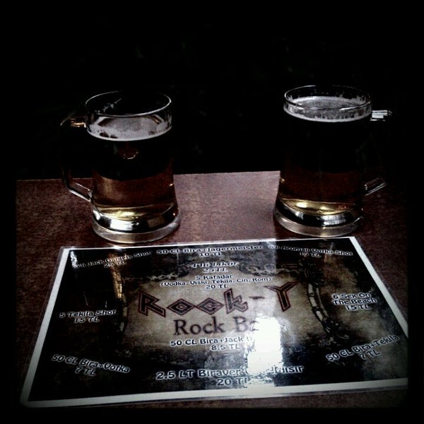 รูปภาพถ่ายที่ Rock-y Rock Bar โดย Ümit U. เมื่อ 3/26/2012