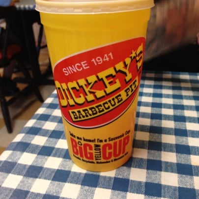 Foto scattata a Dickey&#39;s Barbecue Pit da Melissa M. il 7/21/2012