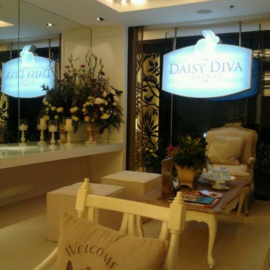 Diva clinica школьная 59. Daisy diva cap royale high. Daisy diva. Daisy diva. Daisy diva.