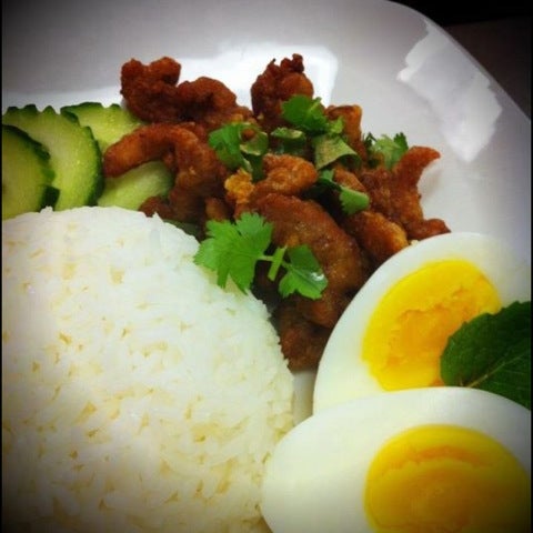 Foto tirada no(a) Darabar Secret Thai Cuisine por Jiratchaya K. em 1/17/2012