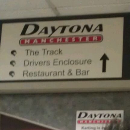 Foto tirada no(a) Daytona Indoor Karting por Dou Dou L. em 12/22/2011