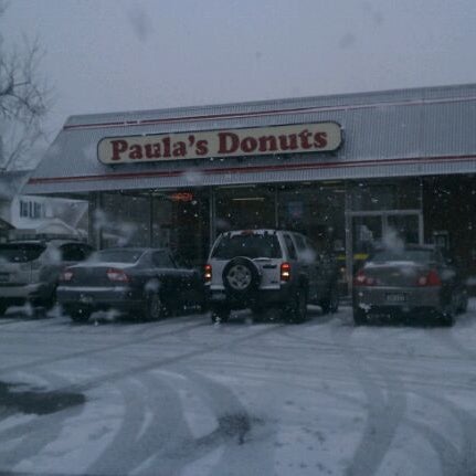2/19/2011 tarihinde Andrew S.ziyaretçi tarafından Paula&#39;s Donuts'de çekilen fotoğraf