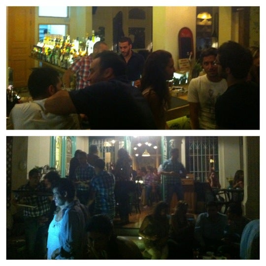 Foto tirada no(a) Clé Cafe-Lounge Bar por Ayman I. em 6/24/2012