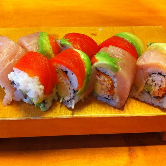 Photo taken at Sushi Itoga by Muerta R. on 5/5/2011