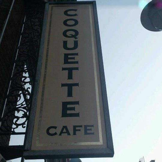 Foto tirada no(a) Coquette Cafe por H W. em 3/13/2012