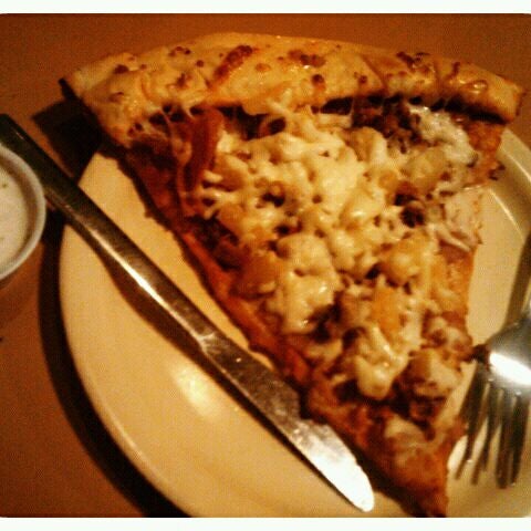 4/13/2012にChelsea A.がPicasso Pizzaで撮った写真