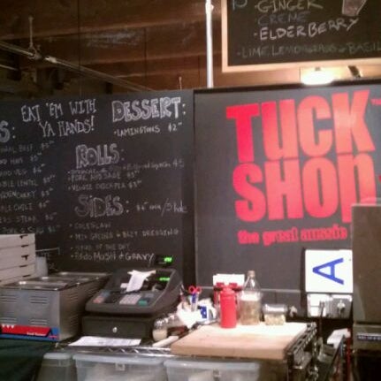 Foto tirada no(a) Tuck Shop por Amik ☠. em 8/21/2011