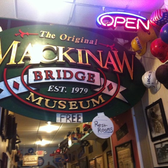 Mama Mia's Pizza Pizza Place in Mackinaw City