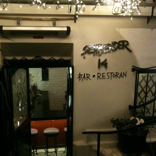 Foto tomada en Şehbender 14 Restaurant  por Memetcan B. el 12/19/2011