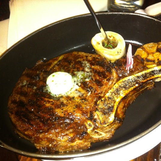 Foto diambil di BLT Steak oleh Chris P. pada 11/8/2011