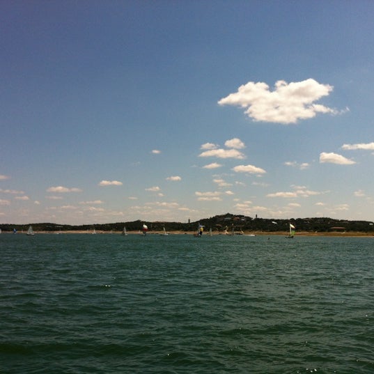 6/16/2012 tarihinde Brian D.ziyaretçi tarafından Lake Travis Yacht Charters'de çekilen fotoğraf