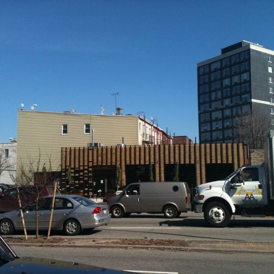 รูปภาพถ่ายที่ Breadbox Cafe โดย JetzNY เมื่อ 3/17/2011