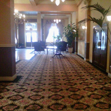 Foto tomada en Peery Hotel  por Hailey B. el 2/17/2011