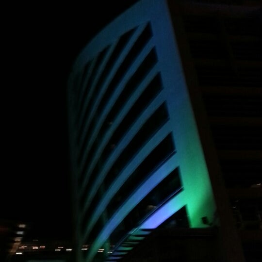 Photo prise au Hotel San Fernando Plaza par Alexander B. le8/5/2012