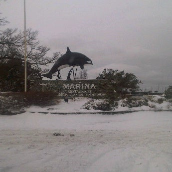 1/18/2012 tarihinde Crispin B.ziyaretçi tarafından The Marina Restaurant'de çekilen fotoğraf