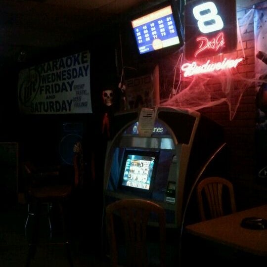 Lil Kim's Cove Karaoke Bar in Columbus