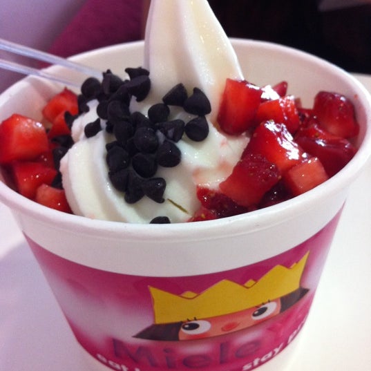 Das Foto wurde bei Mieleyo Premium Frozen Yogurt von ZiQi L. am 8/23/2011 aufgenommen