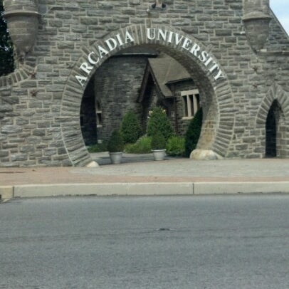 รูปภาพถ่ายที่ Arcadia University โดย Danielle K. เมื่อ 8/24/2012