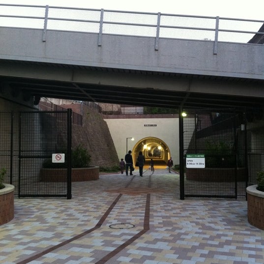 9/14/2011にM K.が東横フラワー緑道 高島山トンネルで撮った写真