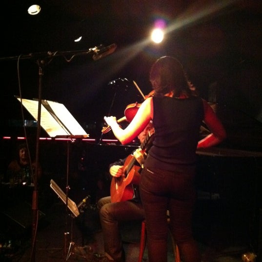 Снимок сделан в The Ellington Jazz Club пользователем Bourby W. 5/28/2012