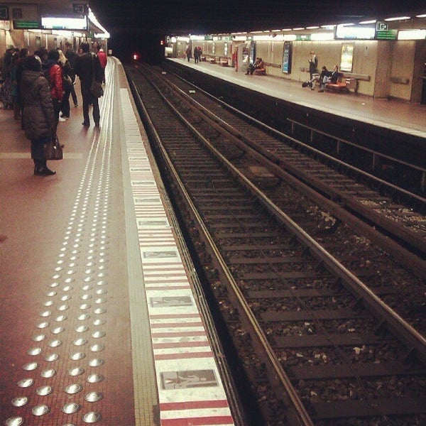 4/21/2012 tarihinde David S.ziyaretçi tarafından Centraal Station (MIVB)'de çekilen fotoğraf