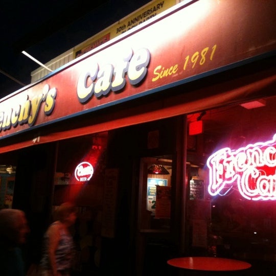10/6/2011 tarihinde Ken C.ziyaretçi tarafından Frenchy&#39;s Original Cafe'de çekilen fotoğraf