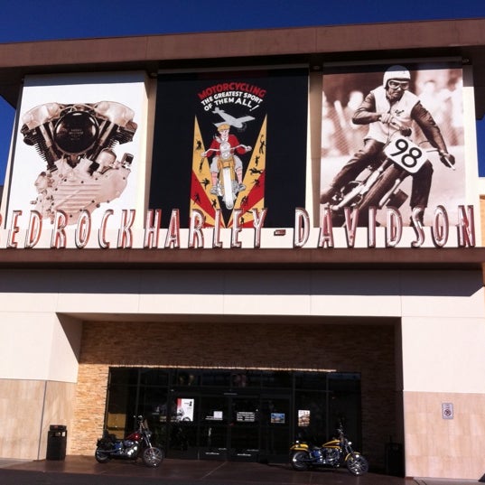 รูปภาพถ่ายที่ Red Rock Harley-Davidson โดย Michael L. เมื่อ 2/13/2011