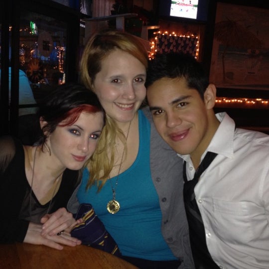 Photo prise au Sandbar Sports Grill par Jose V. le12/24/2011