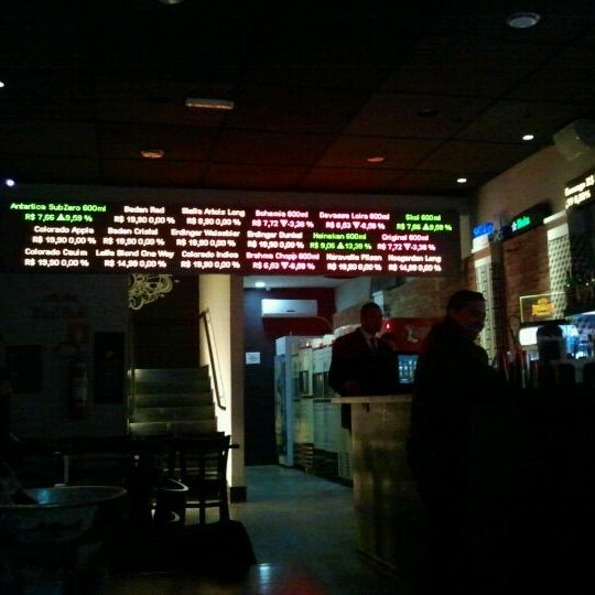 รูปภาพถ่ายที่ Wall Street Bar โดย Lara A. เมื่อ 11/19/2011