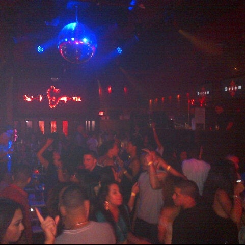 รูปภาพถ่ายที่ Dream Nightclub โดย DJ Knowledge เมื่อ 6/30/2012