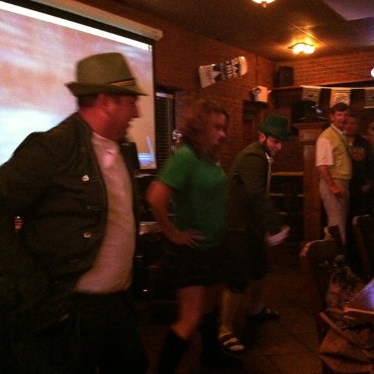 รูปภาพถ่ายที่ Lucky Lou&#39;s Tavern โดย David D. เมื่อ 3/18/2012