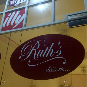 Das Foto wurde bei Ruth&#39;s Restaurant &amp; Desserts von GHEA D am 2/24/2012 aufgenommen