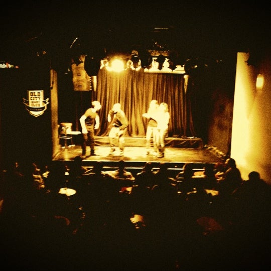 Foto diambil di Old City Comedy Club oleh altuğ b. pada 5/19/2012